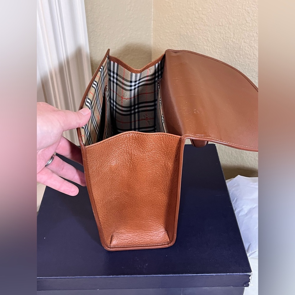 Vintage Burberrys Brown Leather Bag with Plaid Lining - Picture 10 of 16
